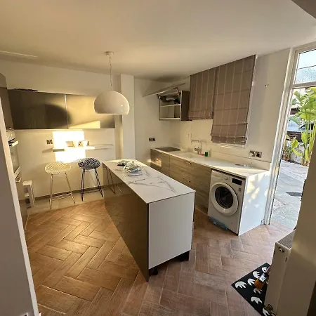 펜션 Modern House In *