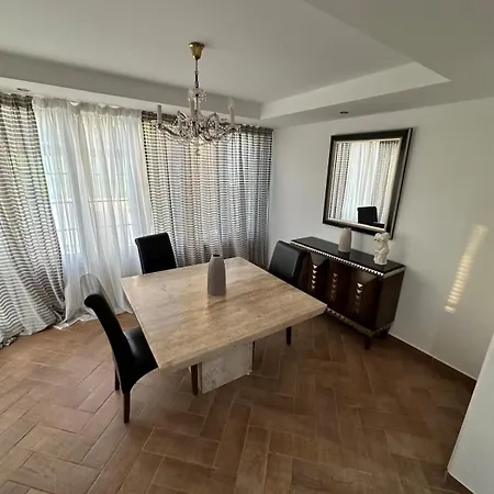 Modern House In بيت للعطل