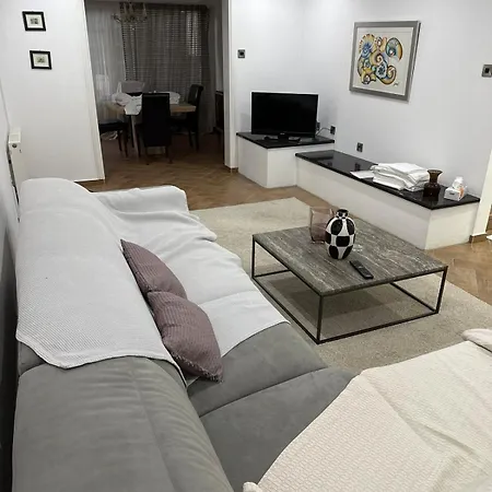 Modern House In بيت للعطل