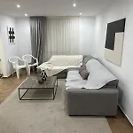 度假居 Modern House In 拉纳卡