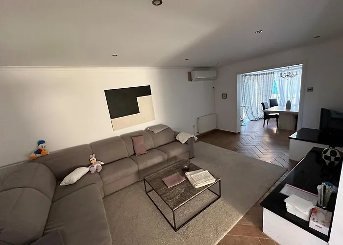 Modern House In Case de vacanță Larnaca